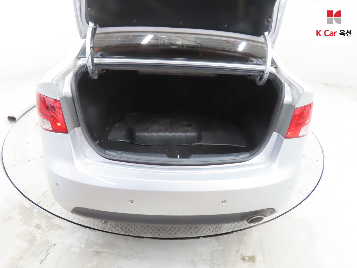 كيا فورتي 2011 - صورة 23