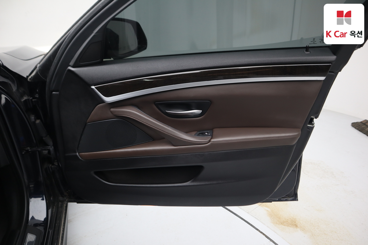 BMW 5 Series 2016 - Image 31