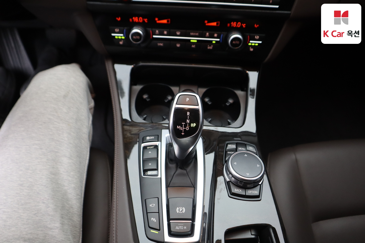 BMW 5 Series 2016 - Image 16