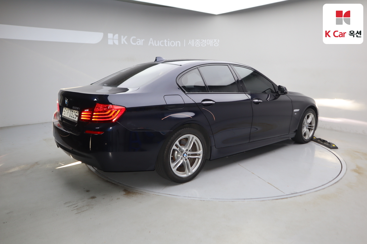 BMW 5 Series 2016 - Image 2