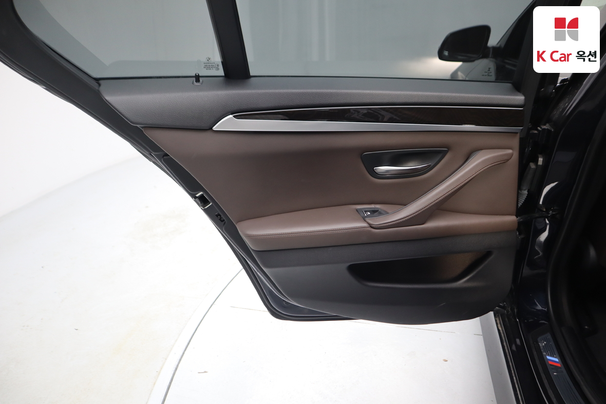 BMW 5 Series 2016 - Image 23