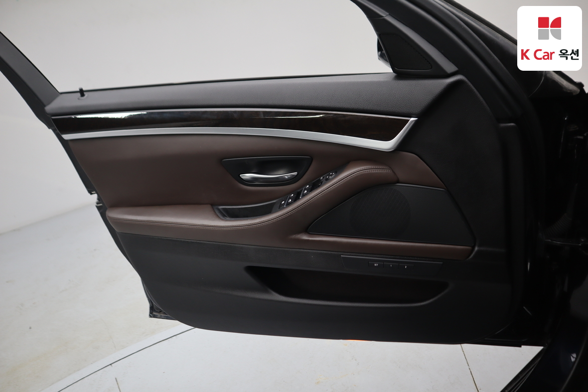 BMW 5 Series 2016 - Image 8