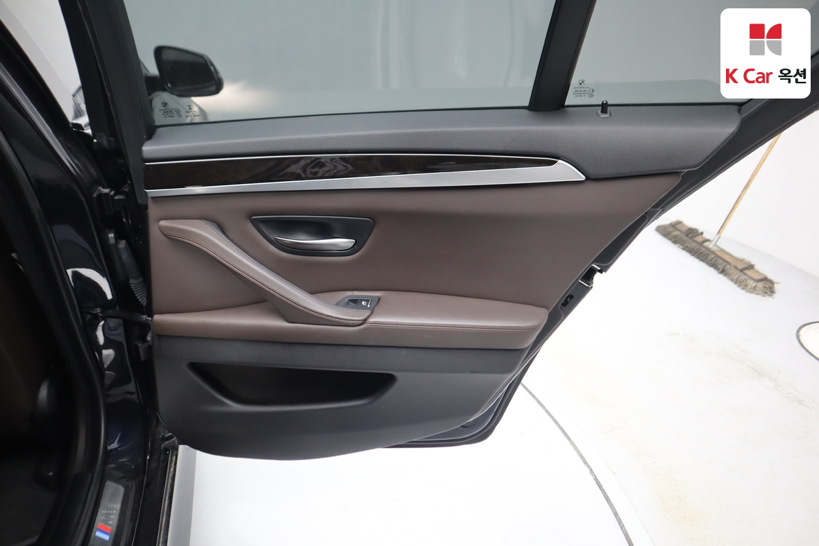 BMW 5 Series 2016 - Image 29