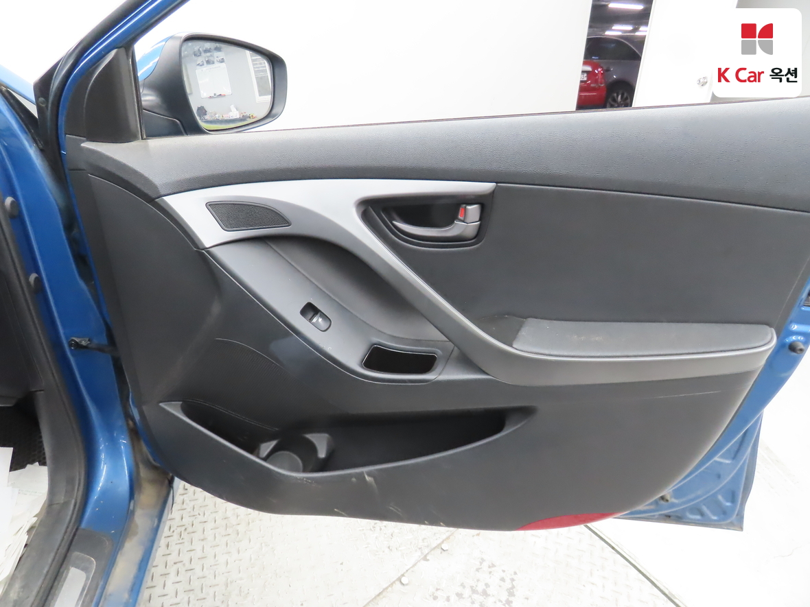 Hyundai Elantra 2014 - Image 30