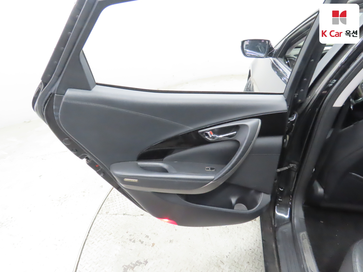 Hyundai AZERA 2012 - Image 26