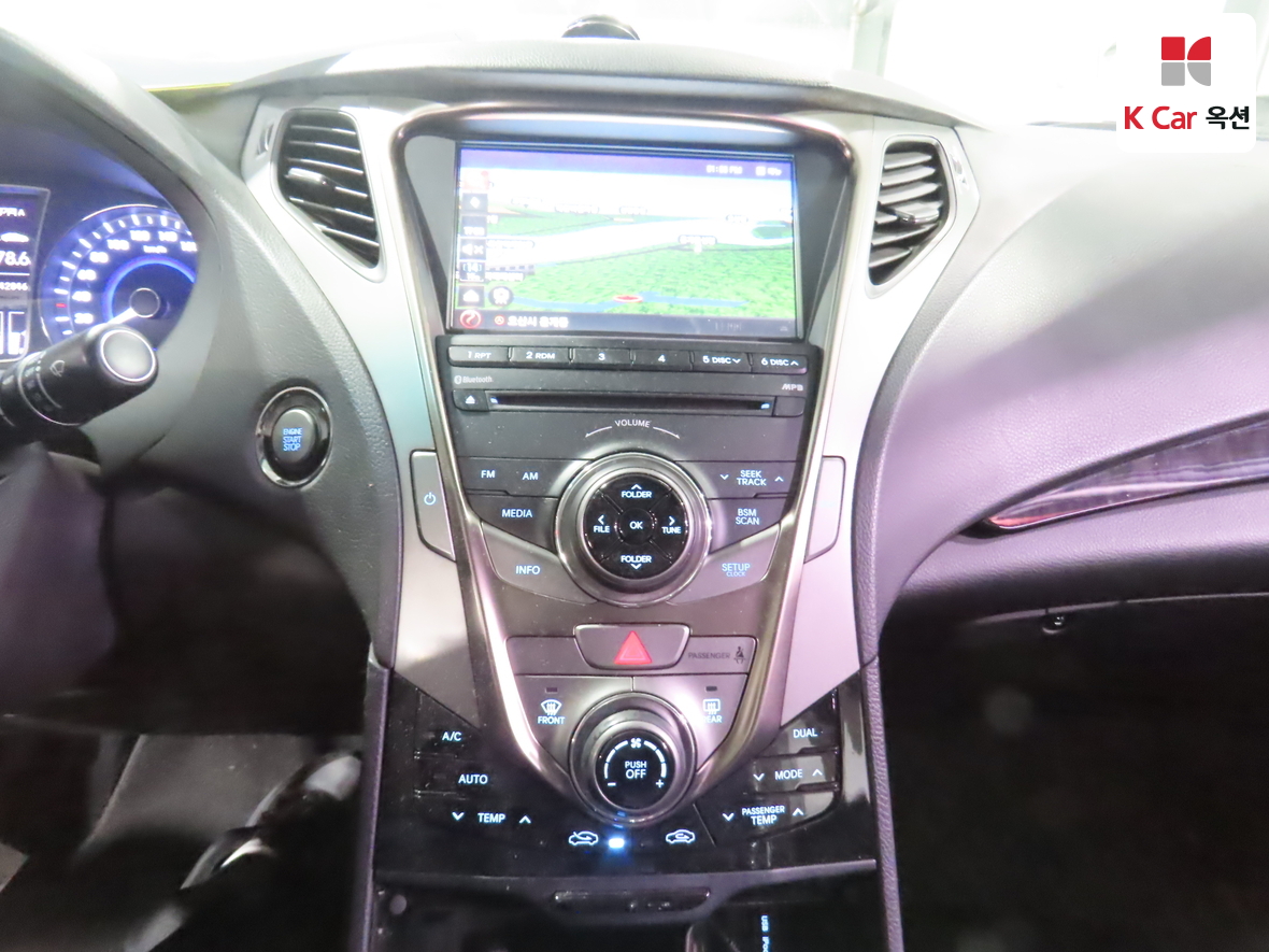 Hyundai AZERA 2012 - Image 6