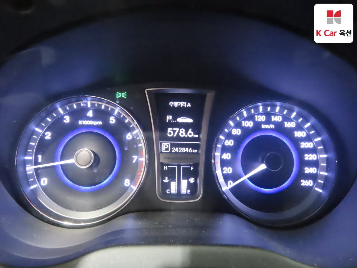 Hyundai AZERA 2012 - Image 5