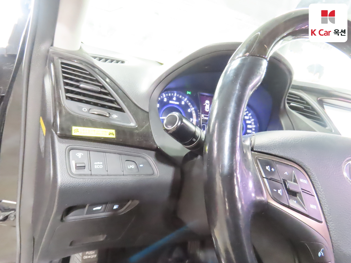 Hyundai AZERA 2012 - Image 9