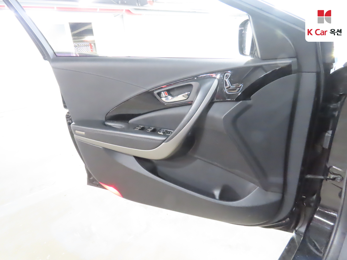 Hyundai AZERA 2012 - Image 8