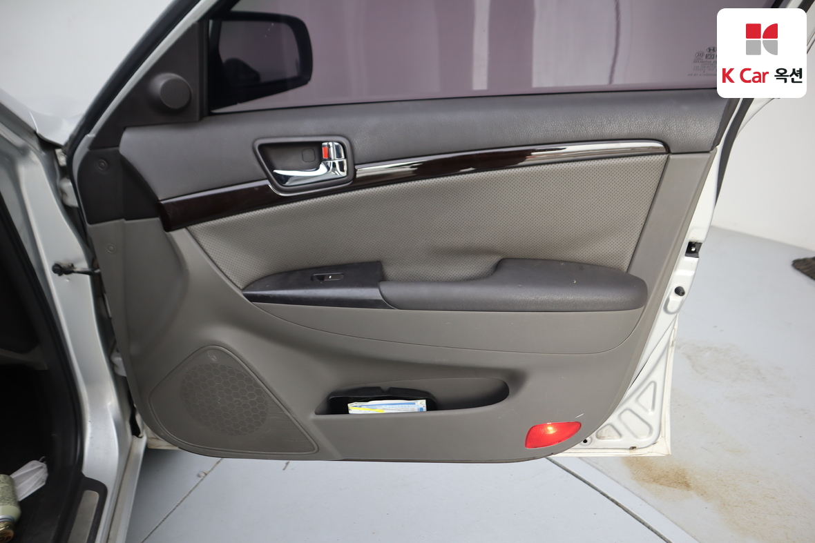 Hyundai Sonata 2009 - Image 26