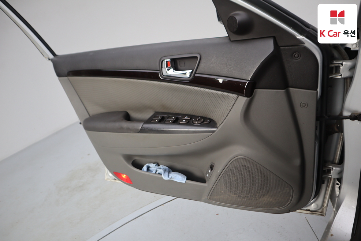 Hyundai Sonata 2009 - Image 8