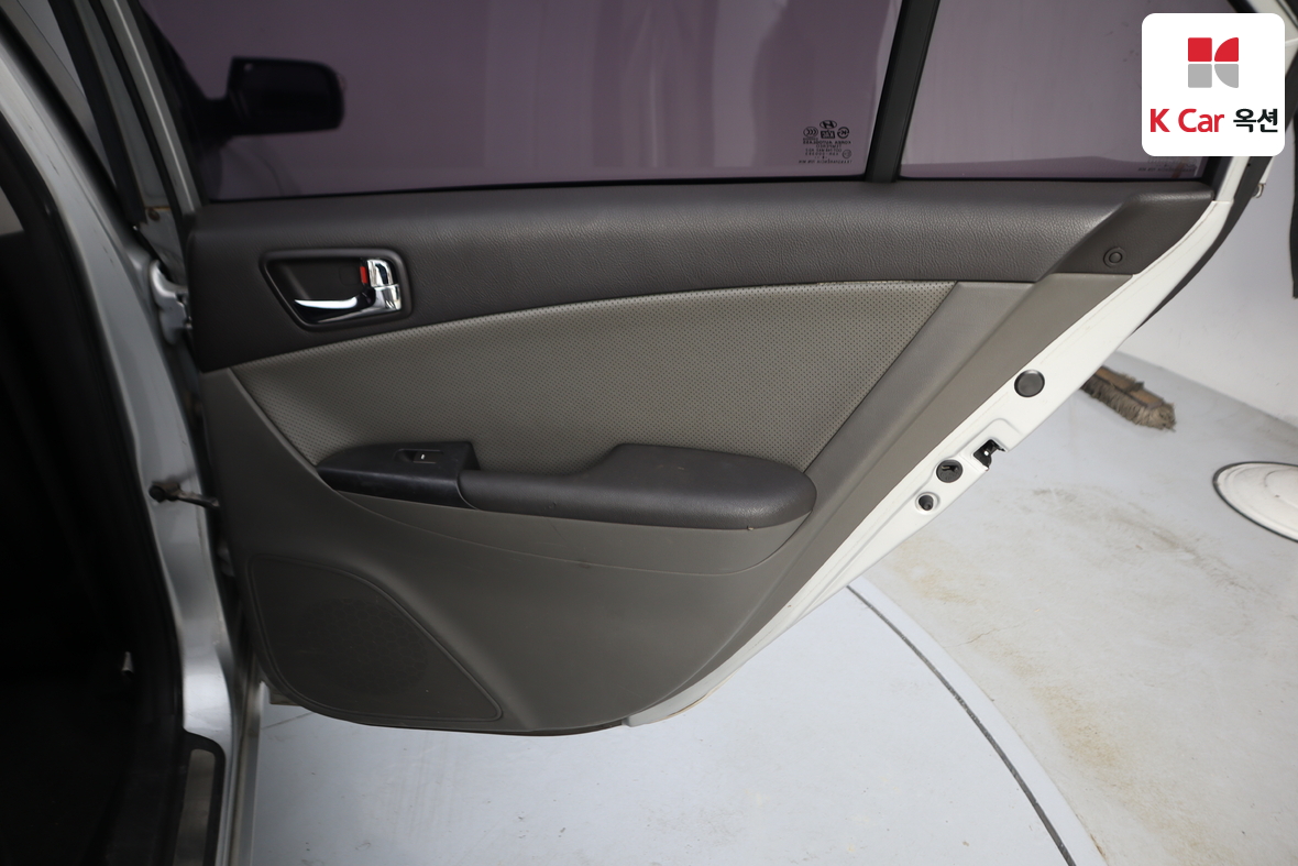 Hyundai Sonata 2009 - Image 24