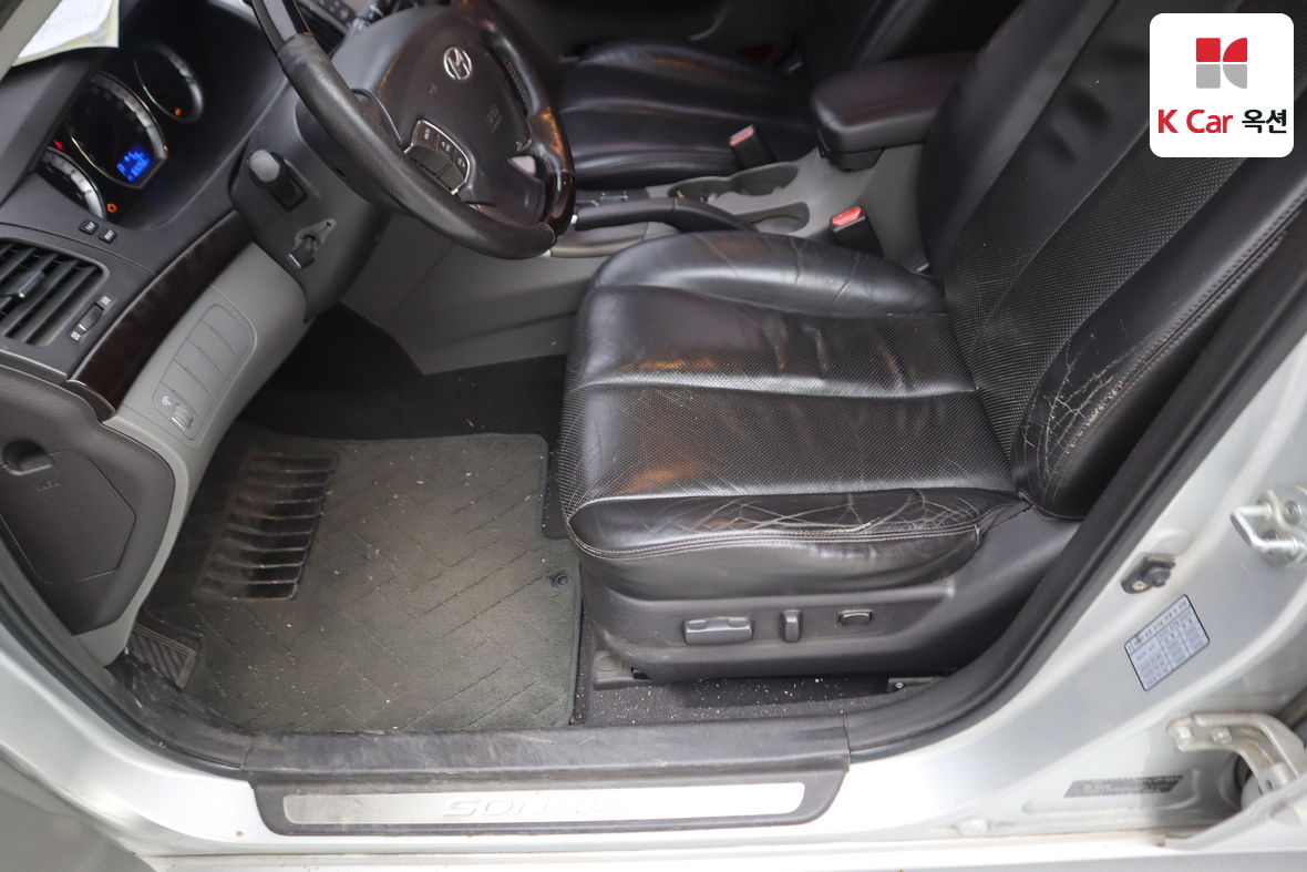 Hyundai Sonata 2009 - Image 18