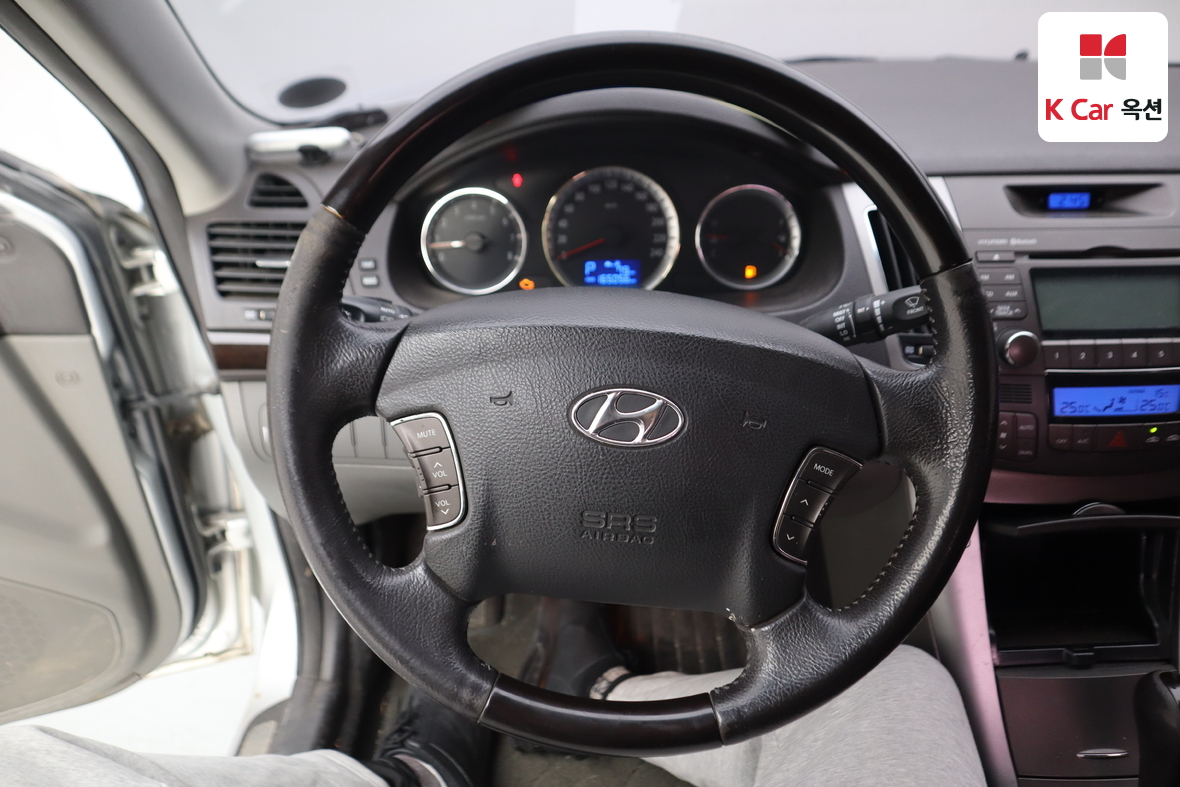 Hyundai Sonata 2009 - Image 10