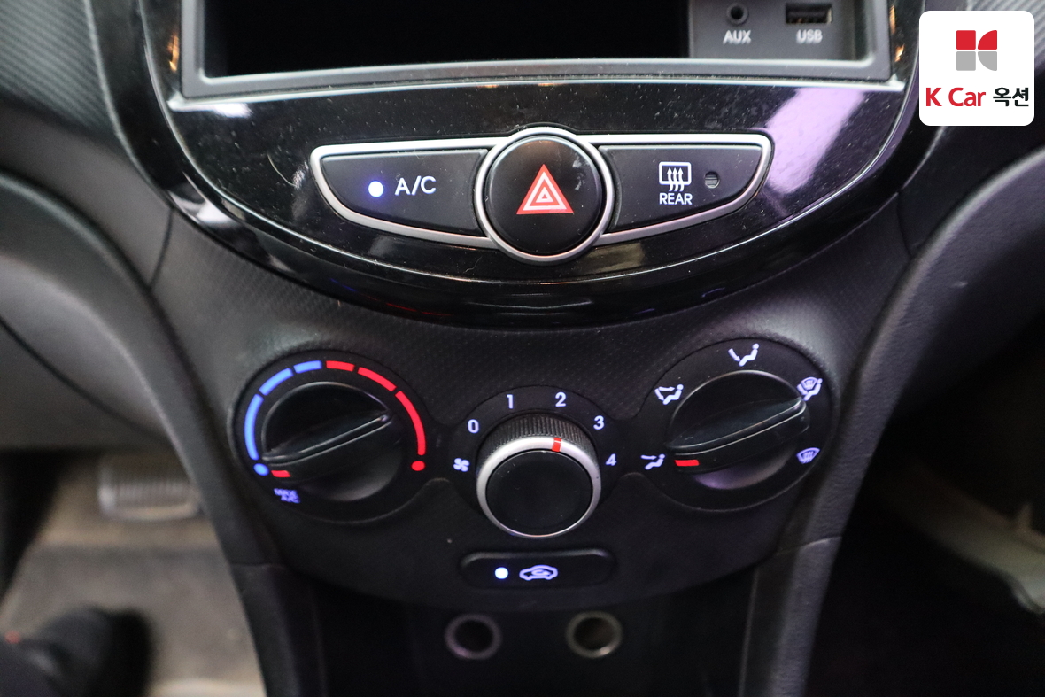 هيونداي أكسنت 2015 - صورة 15