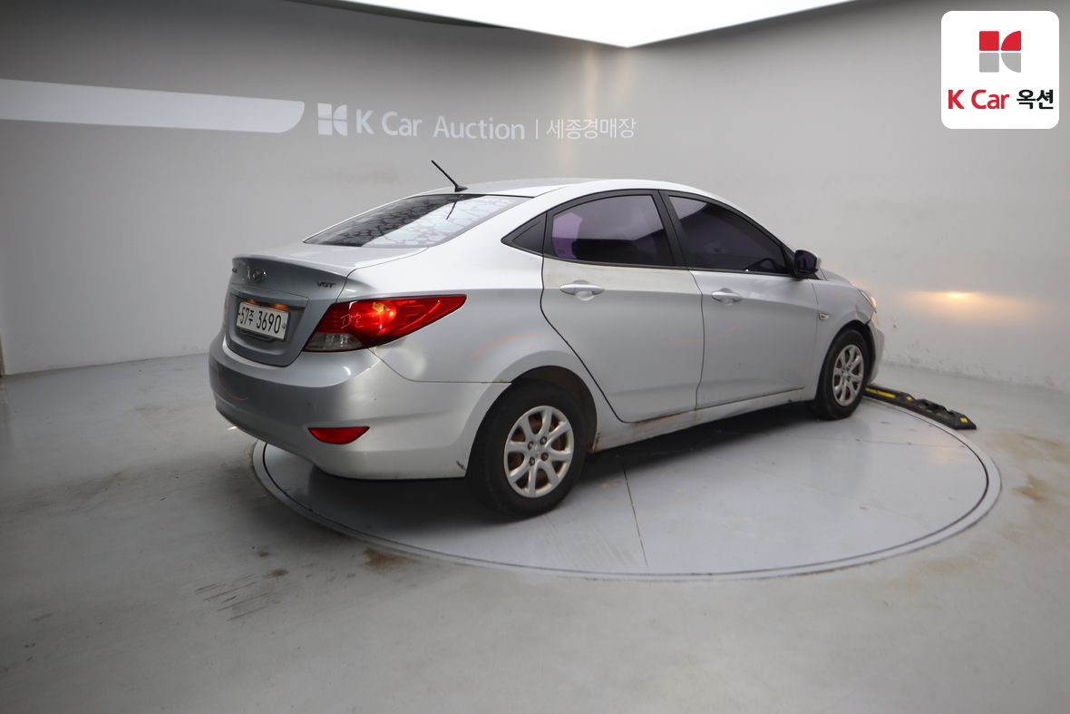 هيونداي أكسنت 2015 - صورة 2