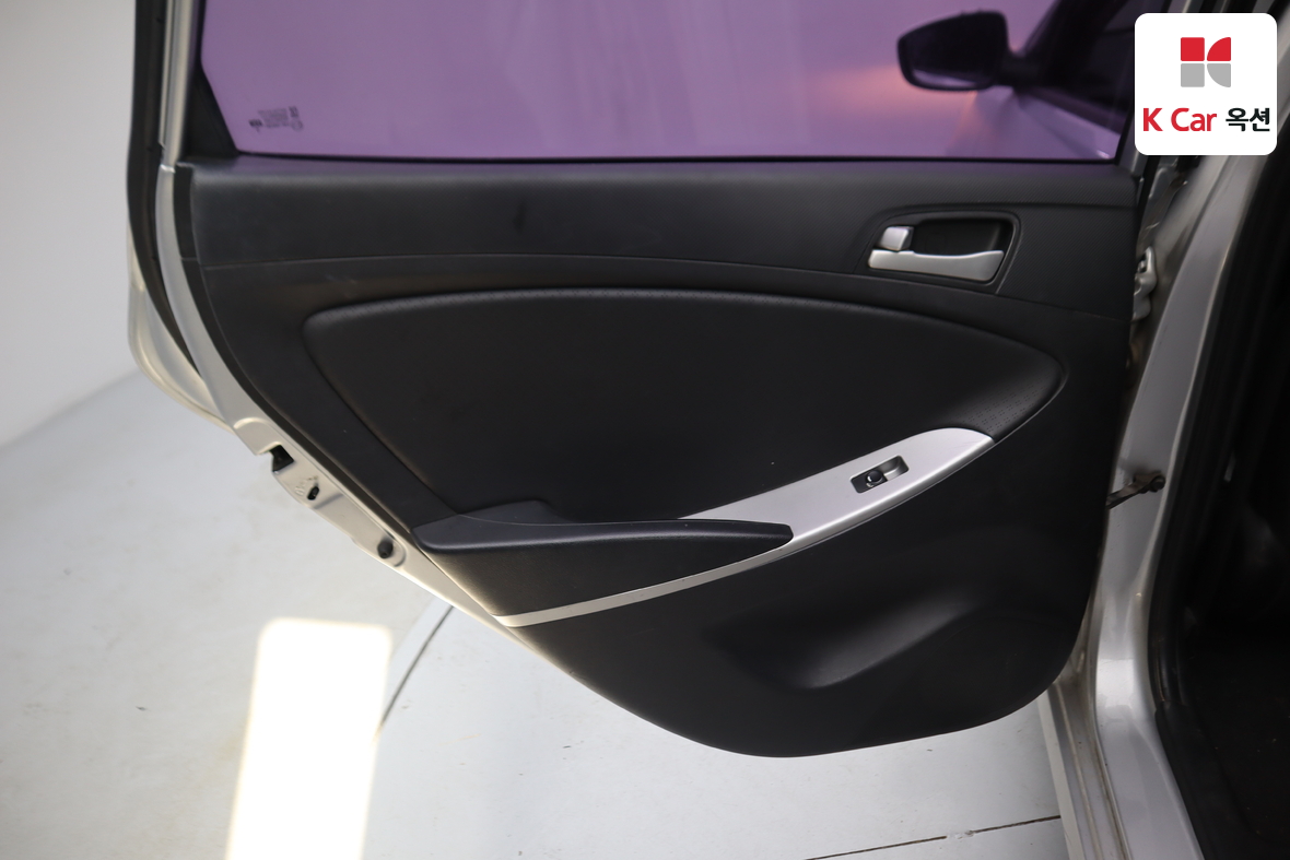 هيونداي أكسنت 2015 - صورة 21