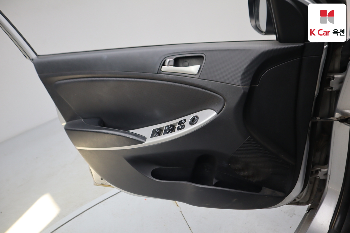 هيونداي أكسنت 2015 - صورة 8