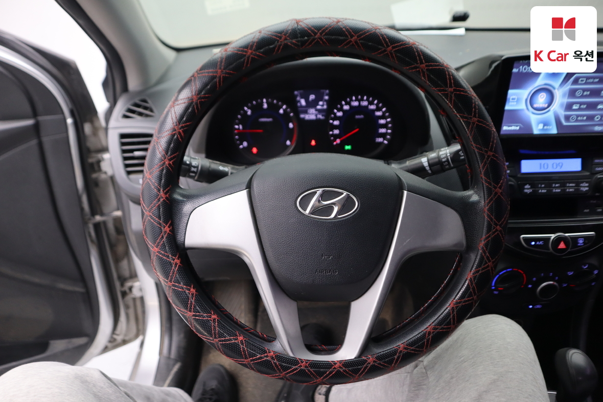 هيونداي أكسنت 2015 - صورة 10