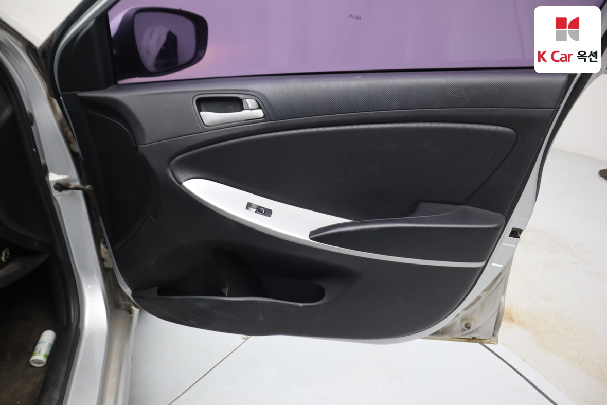 هيونداي أكسنت 2015 - صورة 27