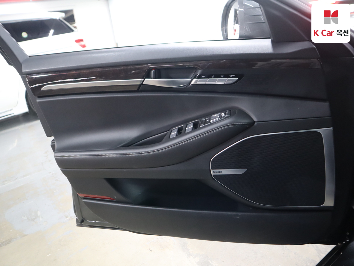 Hyundai Genesis EQ900 2018 - Image 8