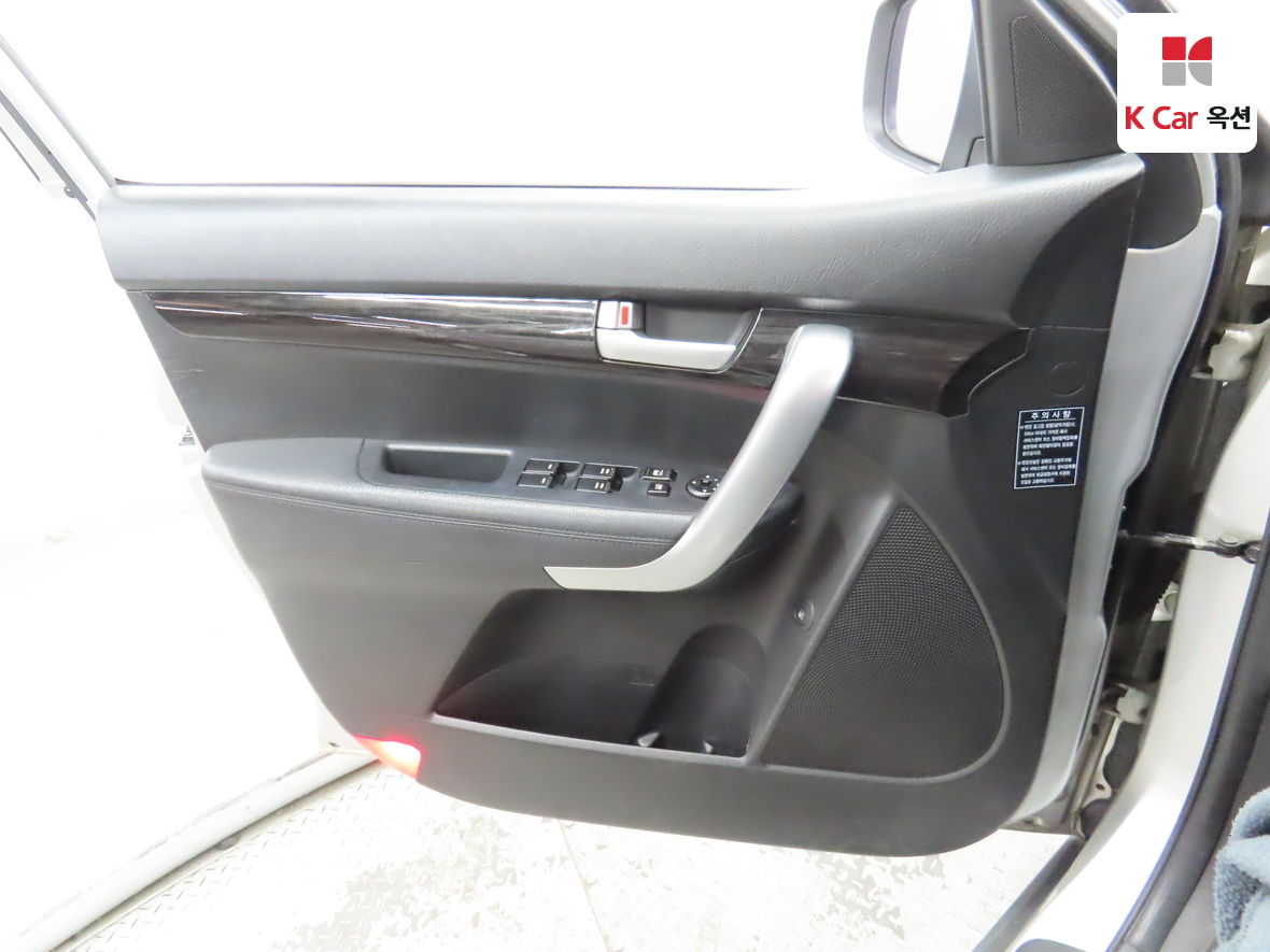 Kia Sorento 2010 - Image 8