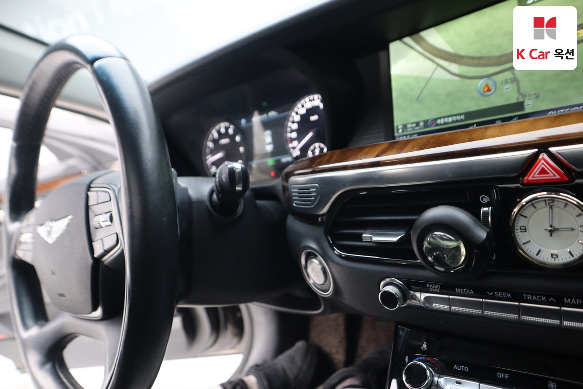 هيونداي جينيسيس EQ900 2017 - صورة 11