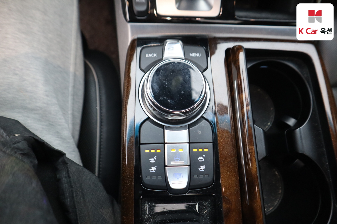 هيونداي جينيسيس EQ900 2017 - صورة 17