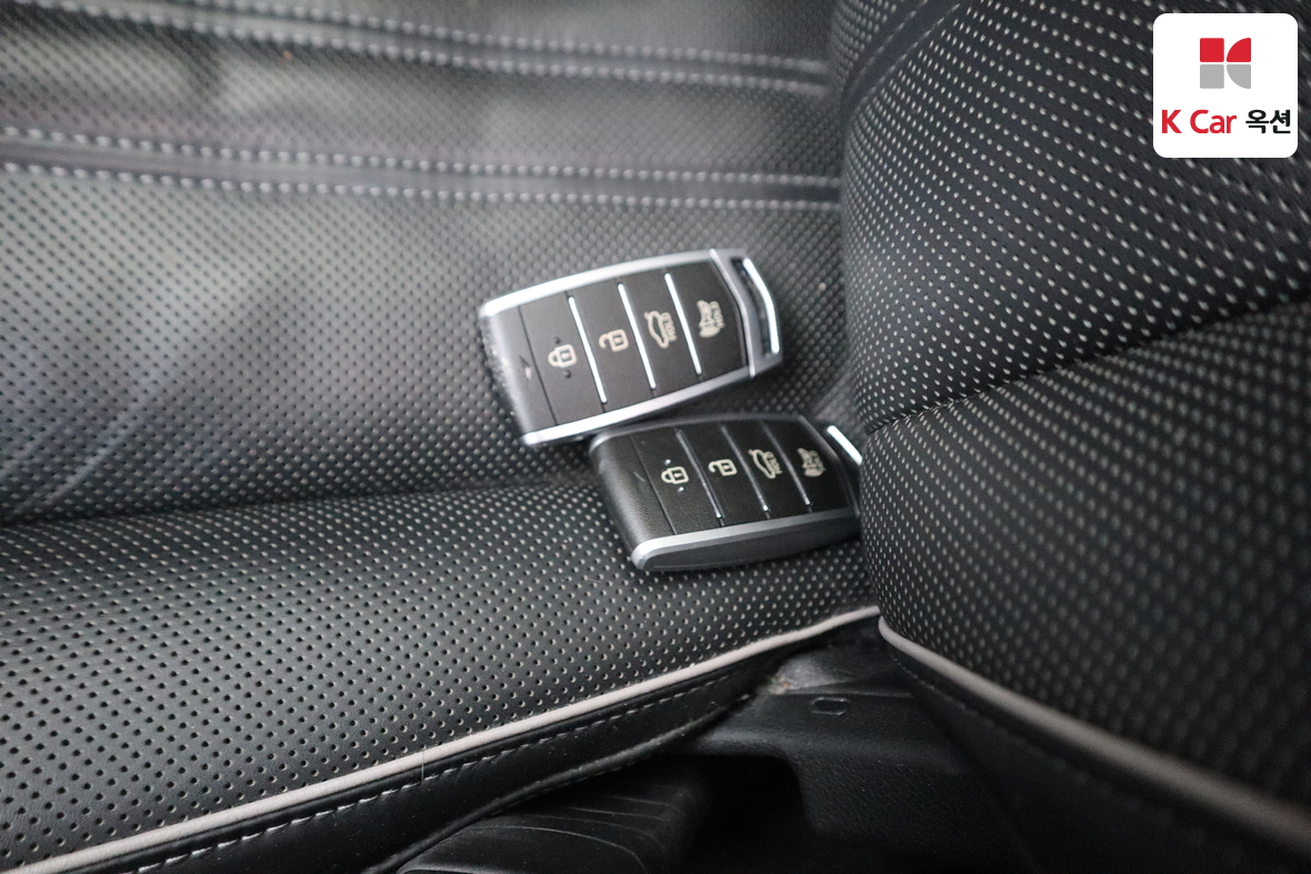 هيونداي جينيسيس EQ900 2017 - صورة 18