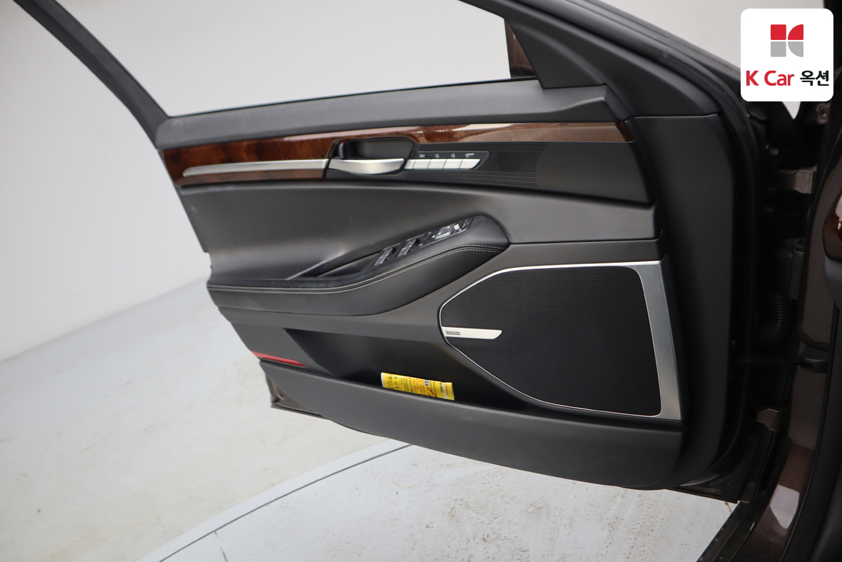 هيونداي جينيسيس EQ900 2017 - صورة 8