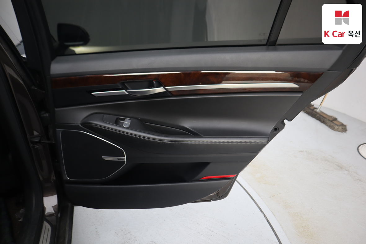 هيونداي جينيسيس EQ900 2017 - صورة 33