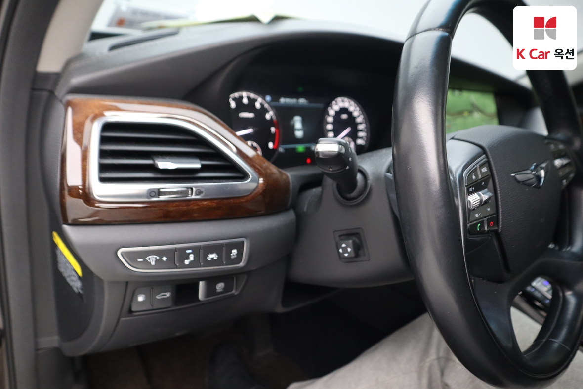 هيونداي جينيسيس EQ900 2017 - صورة 9