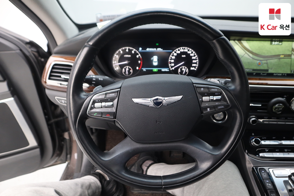 هيونداي جينيسيس EQ900 2017 - صورة 10