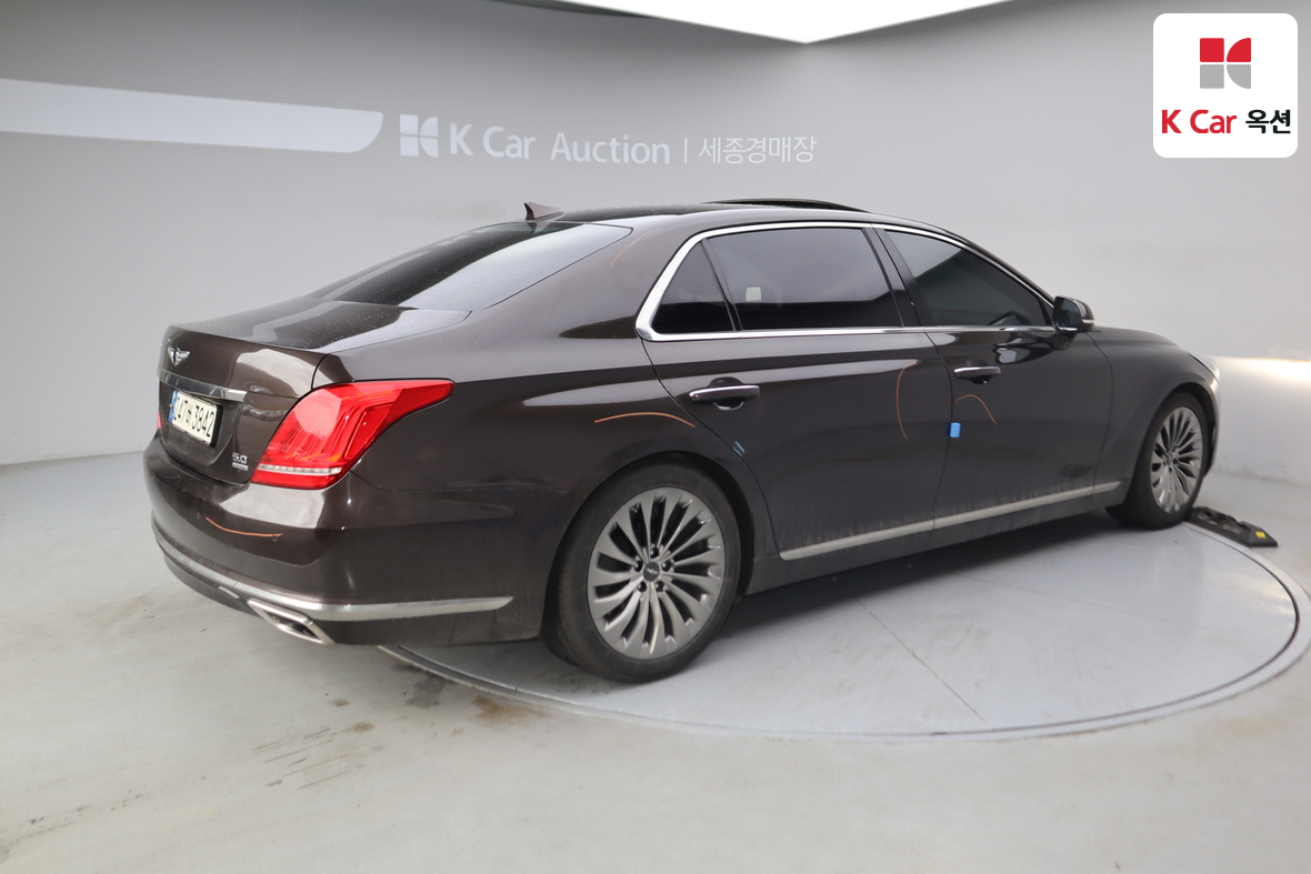 هيونداي جينيسيس EQ900 2017 - صورة 2