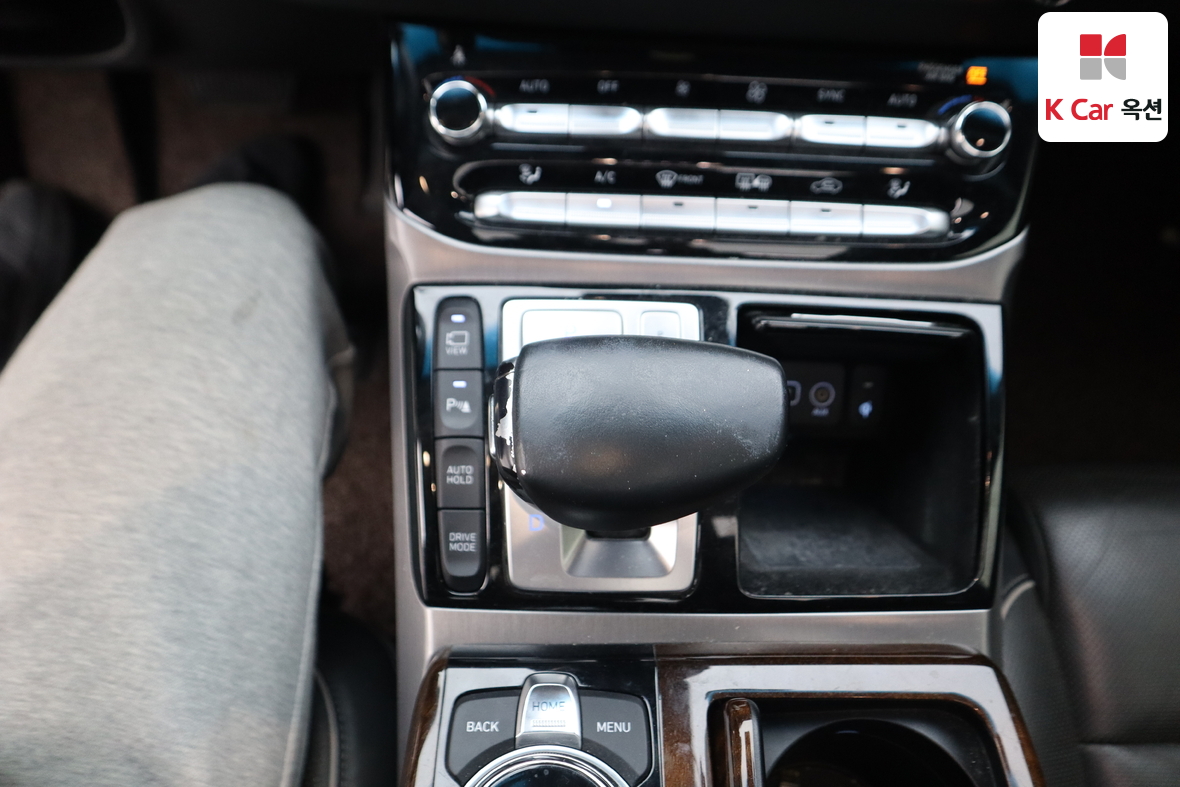 هيونداي جينيسيس EQ900 2017 - صورة 16