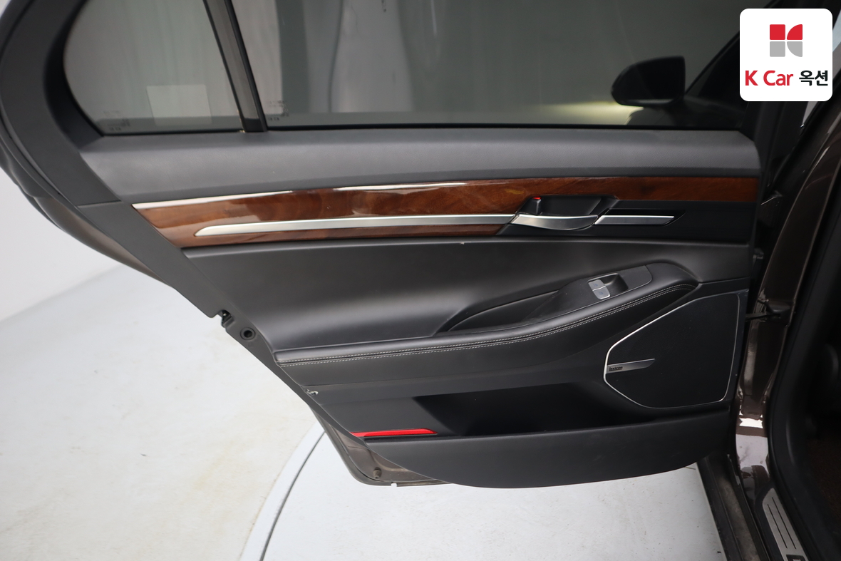 هيونداي جينيسيس EQ900 2017 - صورة 23