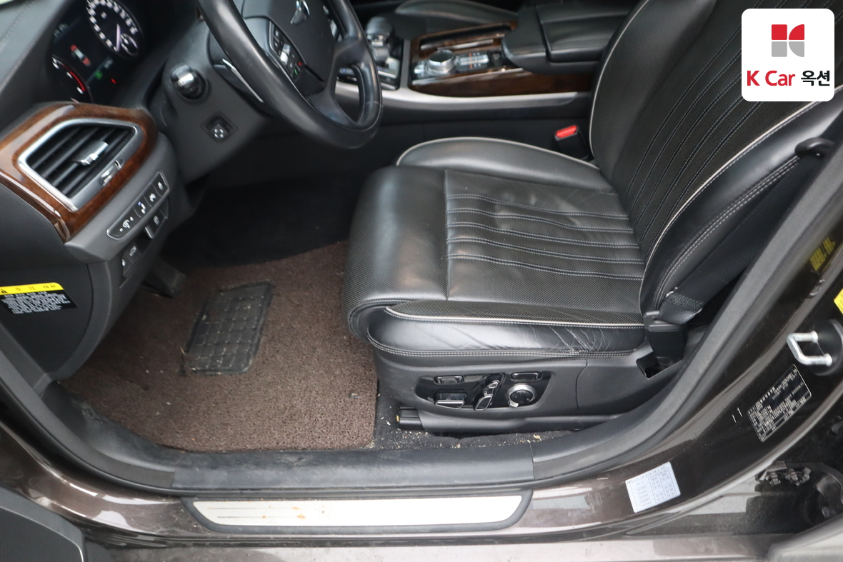 هيونداي جينيسيس EQ900 2017 - صورة 21