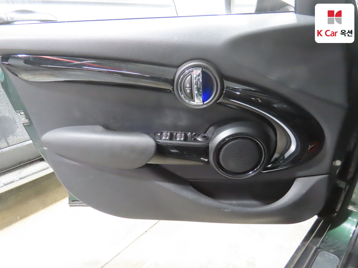 BMW MINI 2018 - Image 8