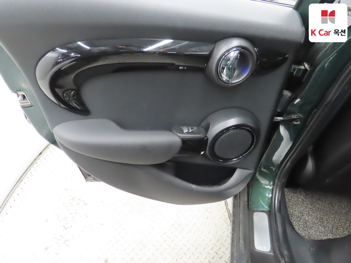 BMW MINI 2018 - Image 24