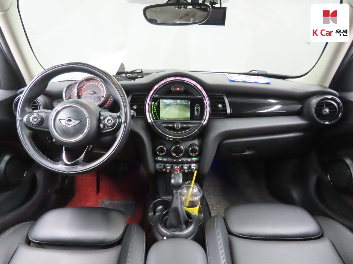 BMW MINI 2018 - Image 3