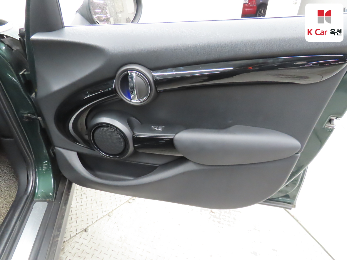 BMW MINI 2018 - Image 31