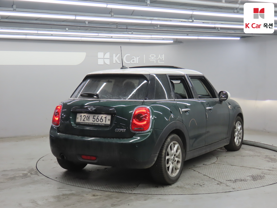 BMW MINI 2018 - Image 2