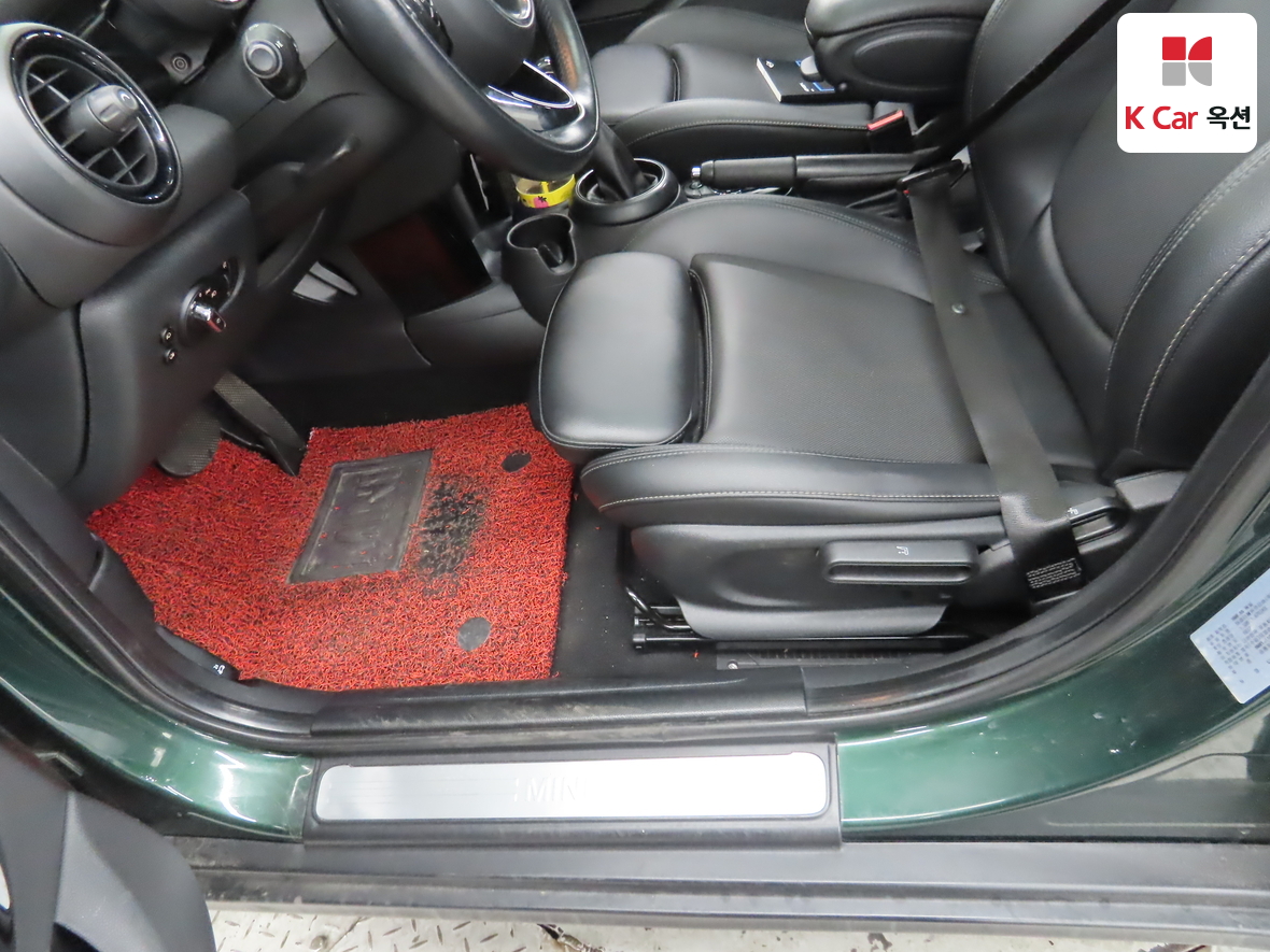 BMW MINI 2018 - Image 18