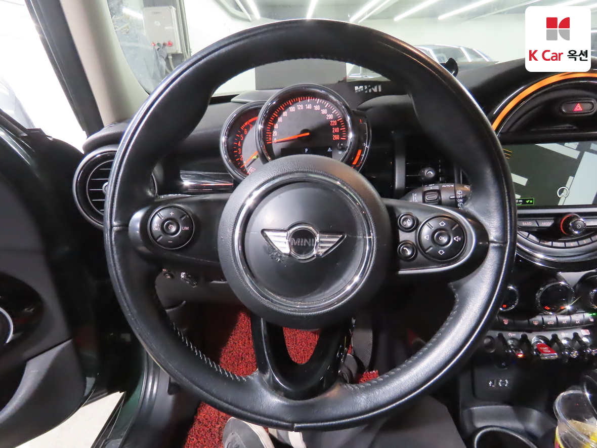 BMW MINI 2018 - Image 10