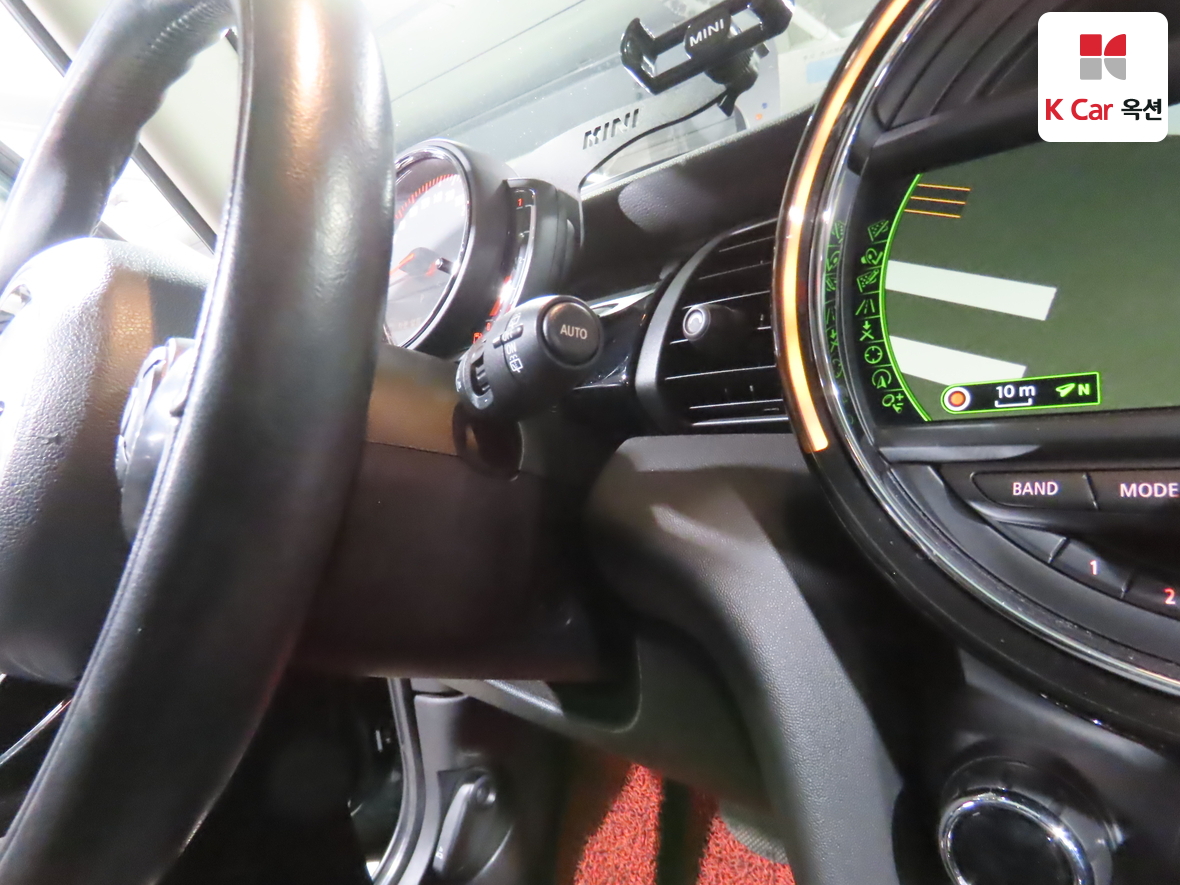 BMW MINI 2018 - Image 11