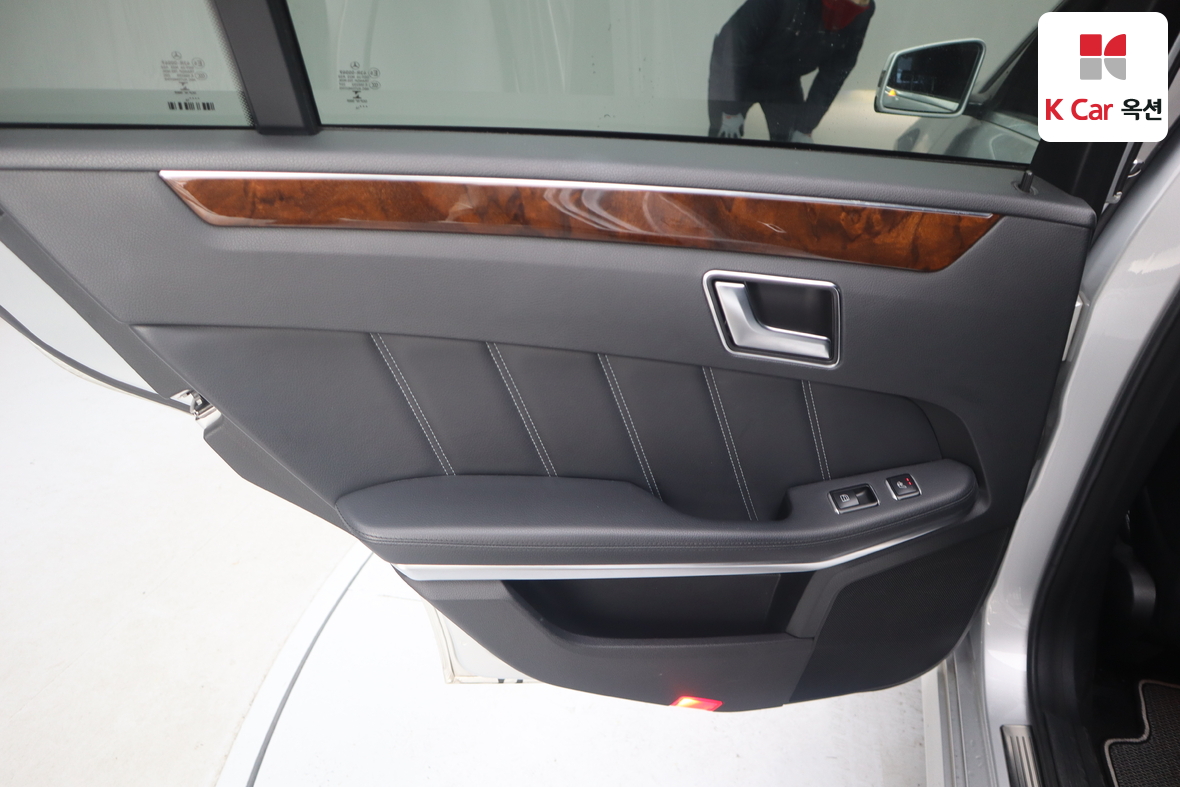 Mercedes-Benz E-Class 2014 - Image 24