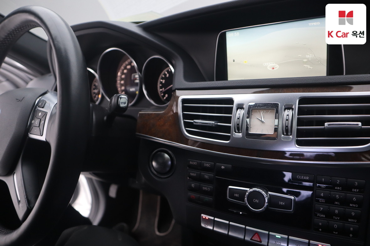 Mercedes-Benz E-Class 2014 - Image 11