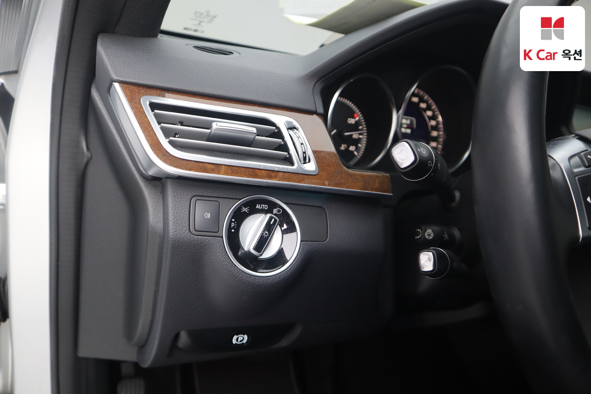 Mercedes-Benz E-Class 2014 - Image 9