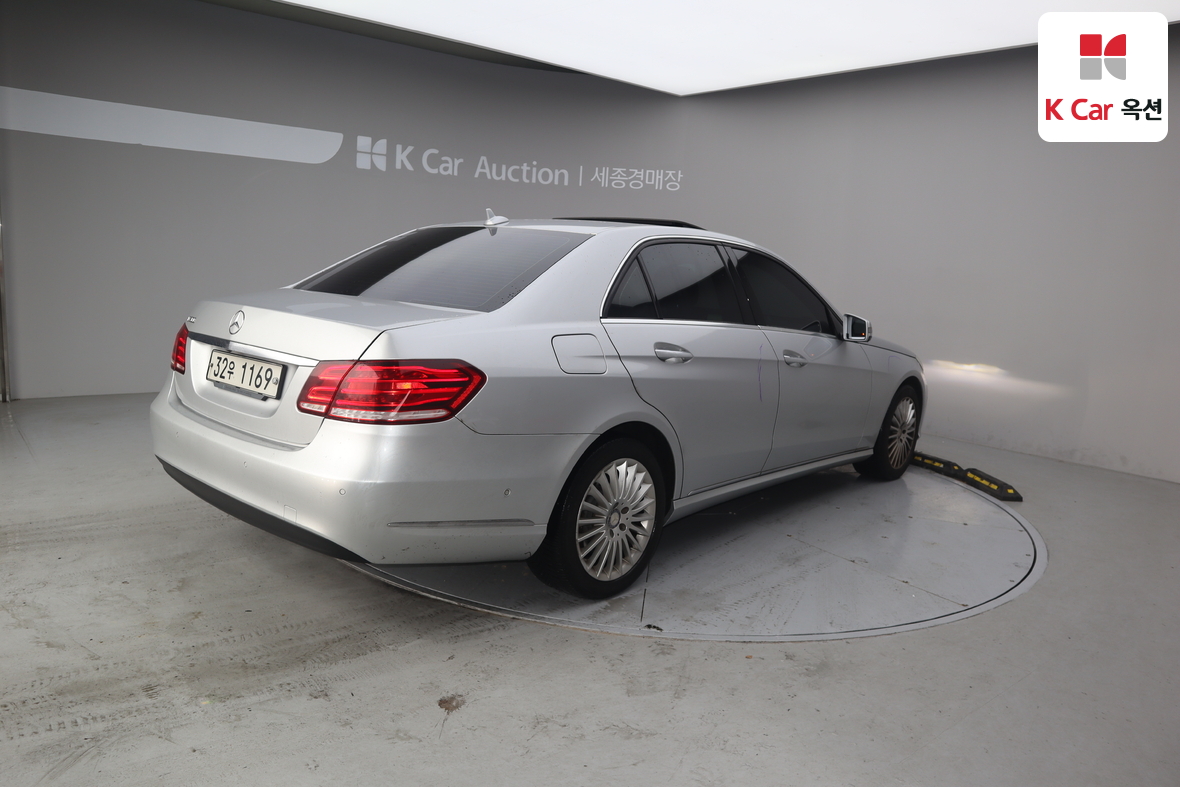 Mercedes-Benz E-Class 2014 - Image 2