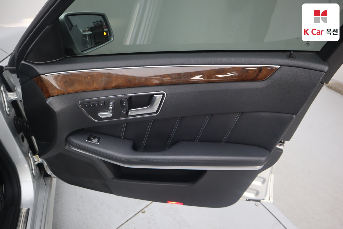 Mercedes-Benz E-Class 2014 - Image 32